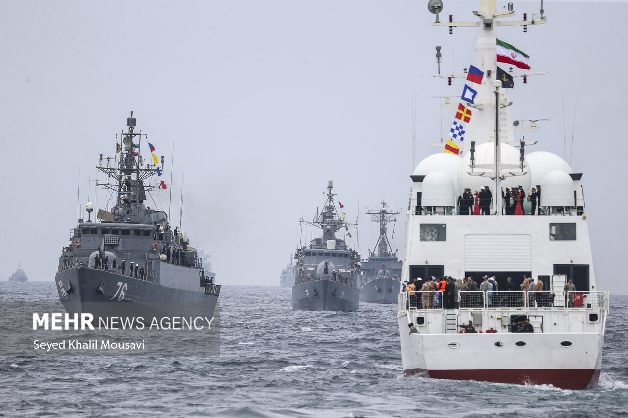 نیروی دریایی ارتش؛ سپر آهنین ایران در آبهای آبیِ جهان نیروی دریایی ارتش؛ سپر آهنین ایران در آبهای آبیِ جهان