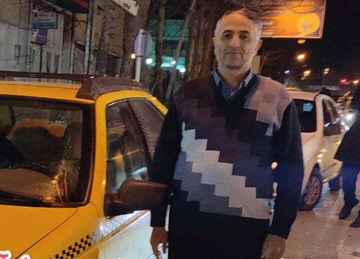 تاکسیران مرندی دستبند طلا ۲۲۰ میلیونی را به صاحبش بازگرداند تاکسیران مرندی دستبند طلا ۲۲۰ میلیونی را به صاحبش بازگرداند