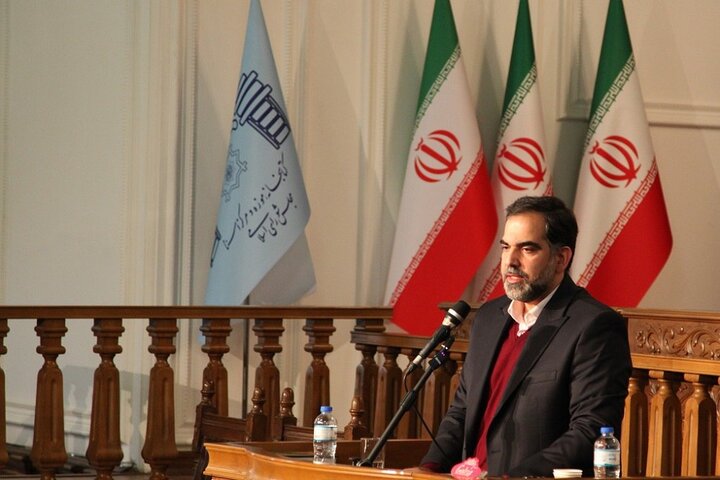 چه کسانی در کتابخانه مجلس قانونگذار ایران خدمت کردهاند؟