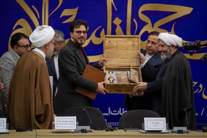 داور مسابقه محفل سفیر قرآنی جمهوری اسلامی ایران شد داور مسابقه محفل سفیر قرآنی جمهوری اسلامی ایران شد