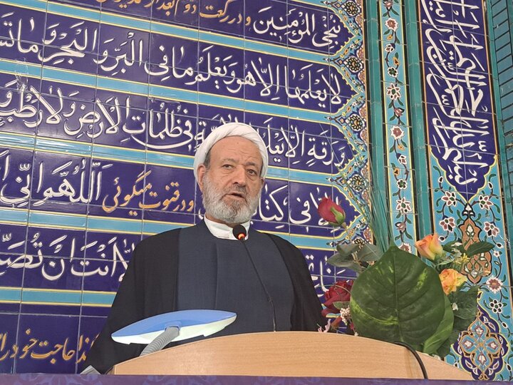 امامجمعه اردستان: فرعون روزگار ترامپ قاتل است امامجمعه اردستان: فرعون روزگار ترامپ قاتل است