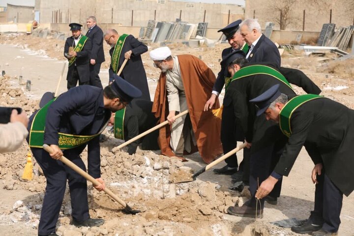کاشت ۴۰۰ نهال میوه توسط خادمان حرم بانوی کرامت کاشت ۴۰۰ نهال میوه توسط خادمان حرم بانوی کرامت