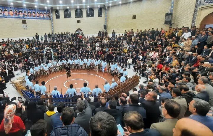 بزرگترین زورخانه شرق کشور با ظرفیت ۸۰۰ تماشاگر در گناباد افتتاح شد بزرگترین زورخانه شرق کشور با ظرفیت ۸۰۰ تماشاگر در گناباد افتتاح شد