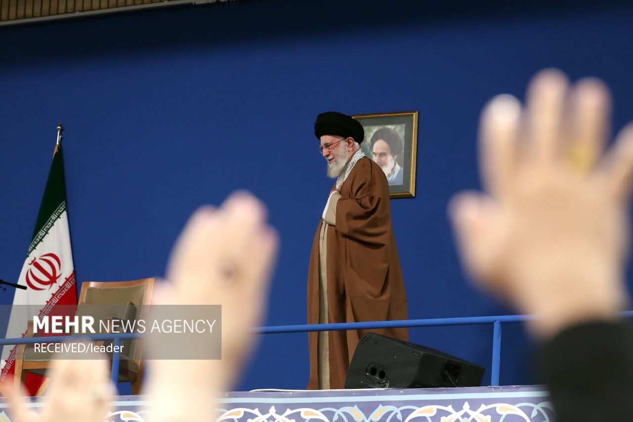 تا دقایقی دیگر؛ دیدار هزاران نفر از کارگران سراسر کشور با رهبر انقلاب تا دقایقی دیگر؛ دیدار هزاران نفر از کارگران سراسر کشور با رهبر انقلاب