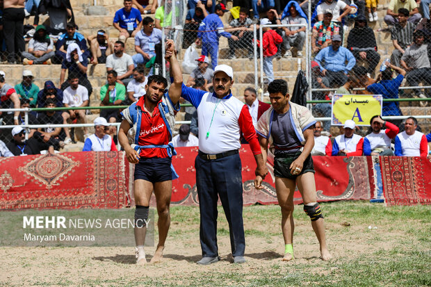 برگزاری رقابتهای کشتی با چوخه در اسفراین با حضور ۱۸۰ ورزشکار برگزاری رقابتهای کشتی با چوخه در اسفراین با حضور ۱۸۰ ورزشکار