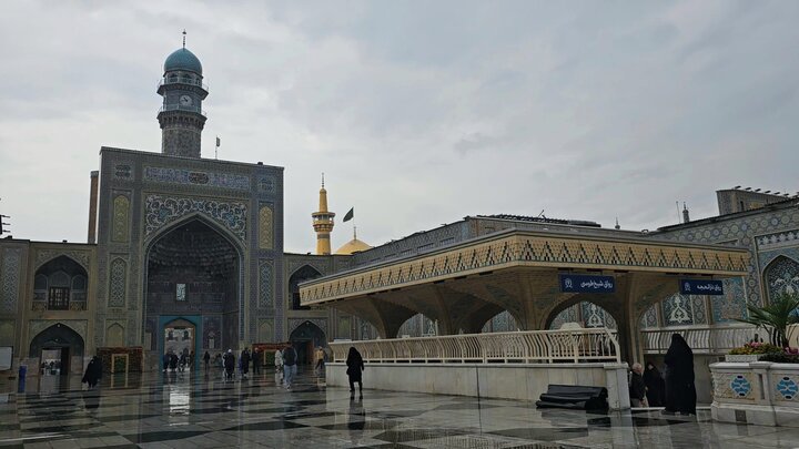 بارش باران در حرم مطهر امام رضا(ع) بارش باران در حرم مطهر امام رضا(ع)