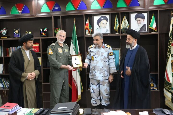 نیروهای مسلح از امنیت کشور و دستاوردهای نظام دفاع میکنند نیروهای مسلح از امنیت کشور و دستاوردهای نظام دفاع میکنند