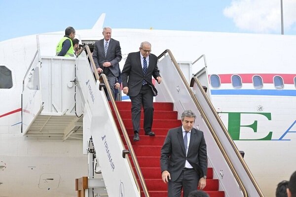 نخست وزیر لبنان وارد دمشق شد نخست وزیر لبنان وارد دمشق شد
