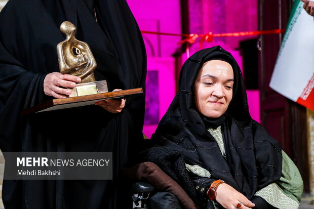 «فاطمه عارف نژاد» چهره سال هنر انقلاب اسلامی در استان قم معرفی شد «فاطمه عارف نژاد» چهره سال هنر انقلاب اسلامی در استان قم معرفی شد