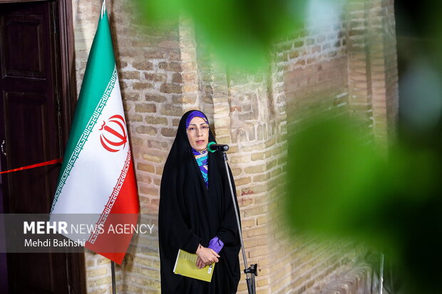 انتخاب «فاطمه عارف نژاد» به عنوان چهره سال هنر انقلاب قم شایسته او بود انتخاب «فاطمه عارف نژاد» به عنوان چهره سال هنر انقلاب قم شایسته او بود