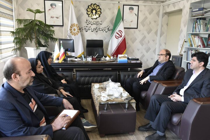 تقدیر رئیس مرکز بهداشت آذربایجان شرقی از مدیرکل کتابخانه های عمومی تقدیر رئیس مرکز بهداشت آذربایجان شرقی از مدیرکل کتابخانه های عمومی