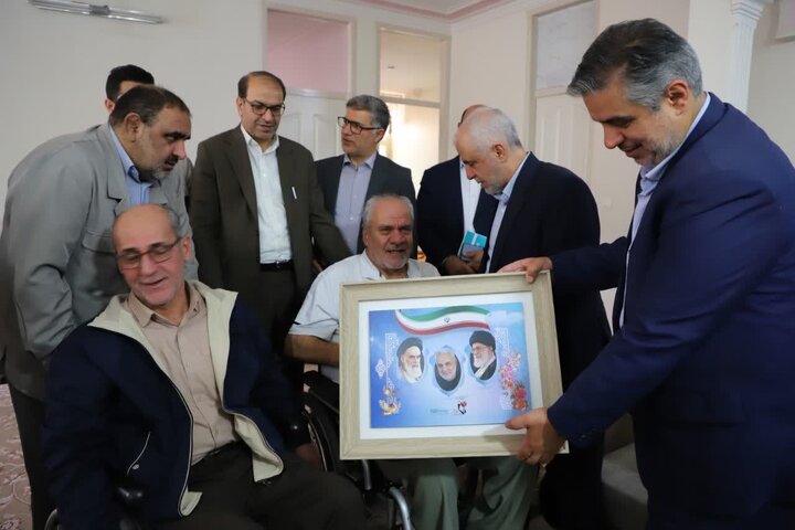 شهدا و ایثارگران چشم و چراغ ملت هستند شهدا و ایثارگران چشم و چراغ ملت هستند