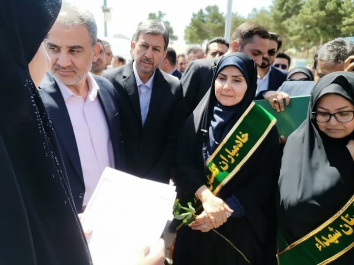 وزیر راه و شهرسازی به عنوان خادم یار افتخاری شهدا انتخاب شد وزیر راه و شهرسازی به عنوان خادم یار افتخاری شهدا انتخاب شد