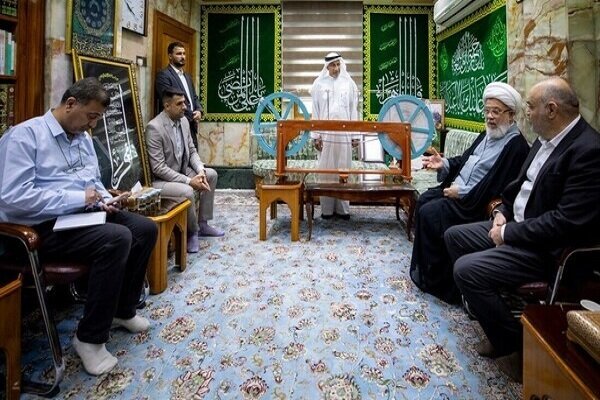 اهدای طولانیترین قرآن دستنویس جهان به حرم امام حسین (ع) اهدای طولانیترین قرآن دستنویس جهان به حرم امام حسین (ع)