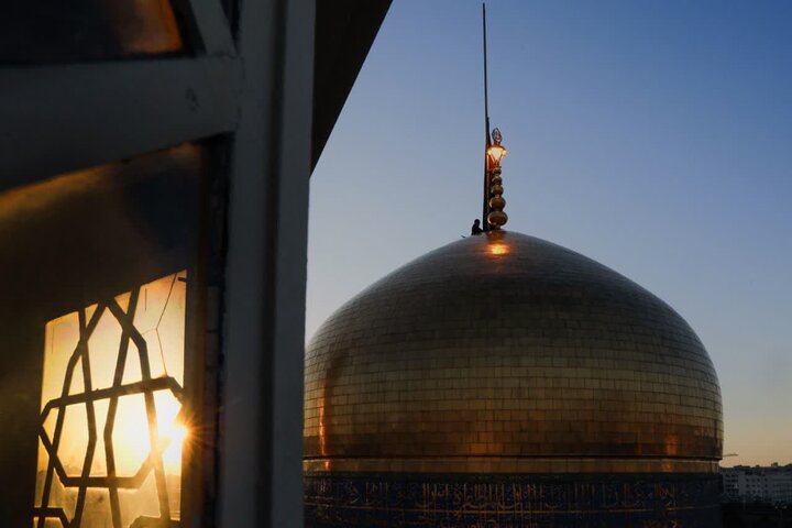مشهد الرضا(ع) در شب شهادت امام صادق(ع) غرق در ماتم است مشهد الرضا(ع) در شب شهادت امام صادق(ع) غرق در ماتم است