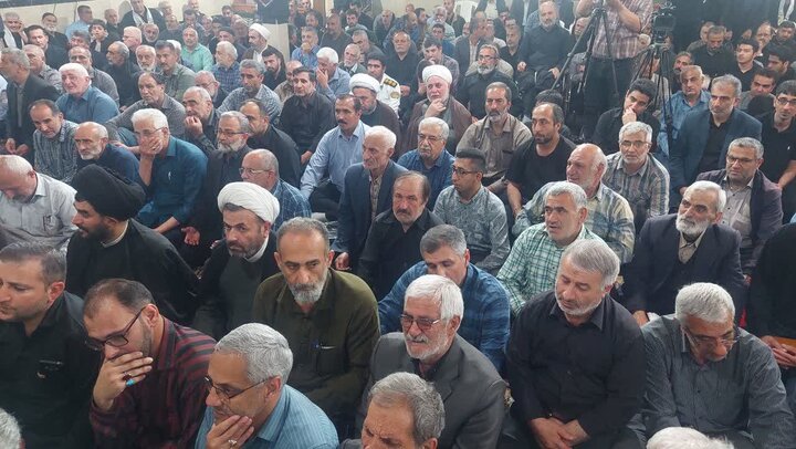وداع بهشهریها با آلاله دفاع مقدس در شب شهادت امام جعفر صادق(ع) وداع بهشهریها با آلاله دفاع مقدس در شب شهادت امام جعفر صادق(ع)