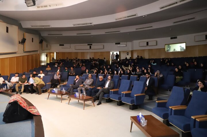 بزرگداشت دو ستاره شعر فارسی «سعدی و عطار» در دانشگاه کردستان برگزار شد بزرگداشت دو ستاره شعر فارسی «سعدی و عطار» در دانشگاه کردستان برگزار شد