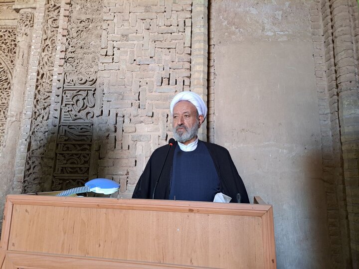 خطیب جمعه اردستان: شأن و مقام کارگران حفظ شود خطیب جمعه اردستان: شأن و مقام کارگران حفظ شود