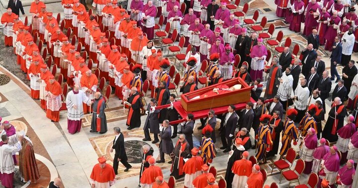 آغاز مراسم خاکسپاری پاپ فرانسیس + فیلم و تصاویر آغاز مراسم خاکسپاری پاپ فرانسیس + فیلم و تصاویر