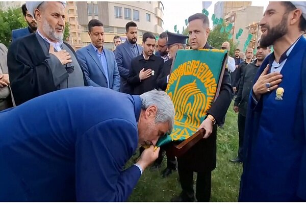 اهتزاز پرچم امام رضا(ع) همزمان با آغاز دهه کرامت در ارومیه اهتزاز پرچم امام رضا(ع) همزمان با آغاز دهه کرامت در ارومیه