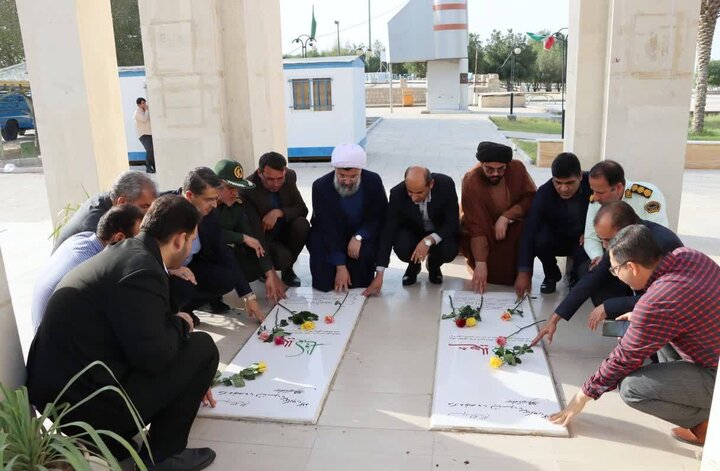 قبور مطهر شهدا در خورموج غبار رویی شد قبور مطهر شهدا در خورموج غبار رویی شد