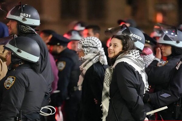 یورش پلیس آمریکا به دانشگاه کلمبیا و بازداشت ۷۸ حامی فلسطین+ فیلم یورش پلیس آمریکا به دانشگاه کلمبیا و بازداشت ۷۸ حامی فلسطین+ فیلم