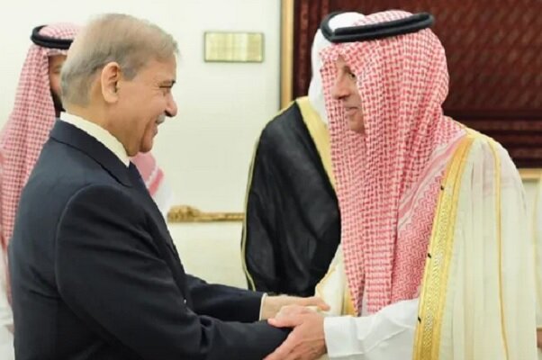دیدار نخست وزیر پاکستان با مقام سعودی دیدار نخست وزیر پاکستان با مقام سعودی