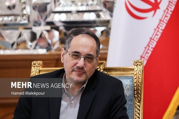 مهاجرت نخبگان مهلکترین ضربه به ایران است مهاجرت نخبگان مهلکترین ضربه به ایران است