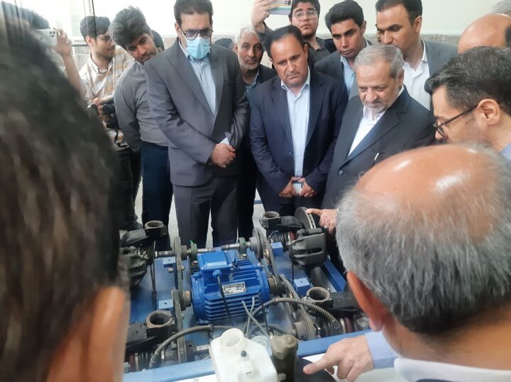 تأکید وزیر آموزش و پرورش بر توسعه هنرستانها و مهارتآموزی تأکید وزیر آموزش و پرورش بر توسعه هنرستانها و مهارتآموزی