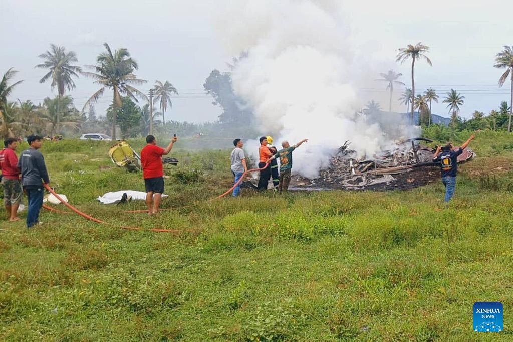 سقوط مروحية الشرطة في تايلاند ومقتل 3 أشخاص+ صور