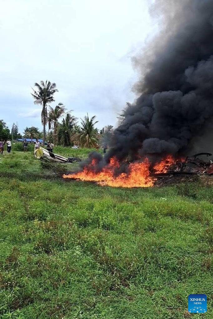 سقوط مروحية الشرطة في تايلاند ومقتل 3 أشخاص+ صور