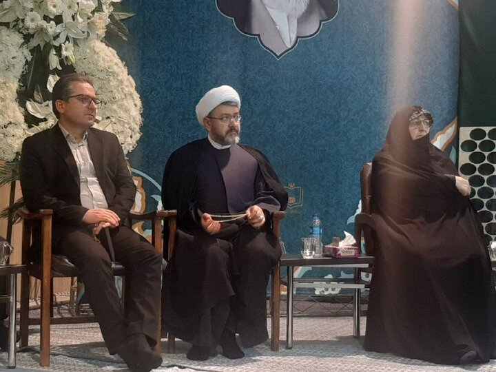 تجدید بیعت فعالان فرهنگی با آرمانهای امام و انقلاب تجدید بیعت فعالان فرهنگی با آرمانهای امام و انقلاب