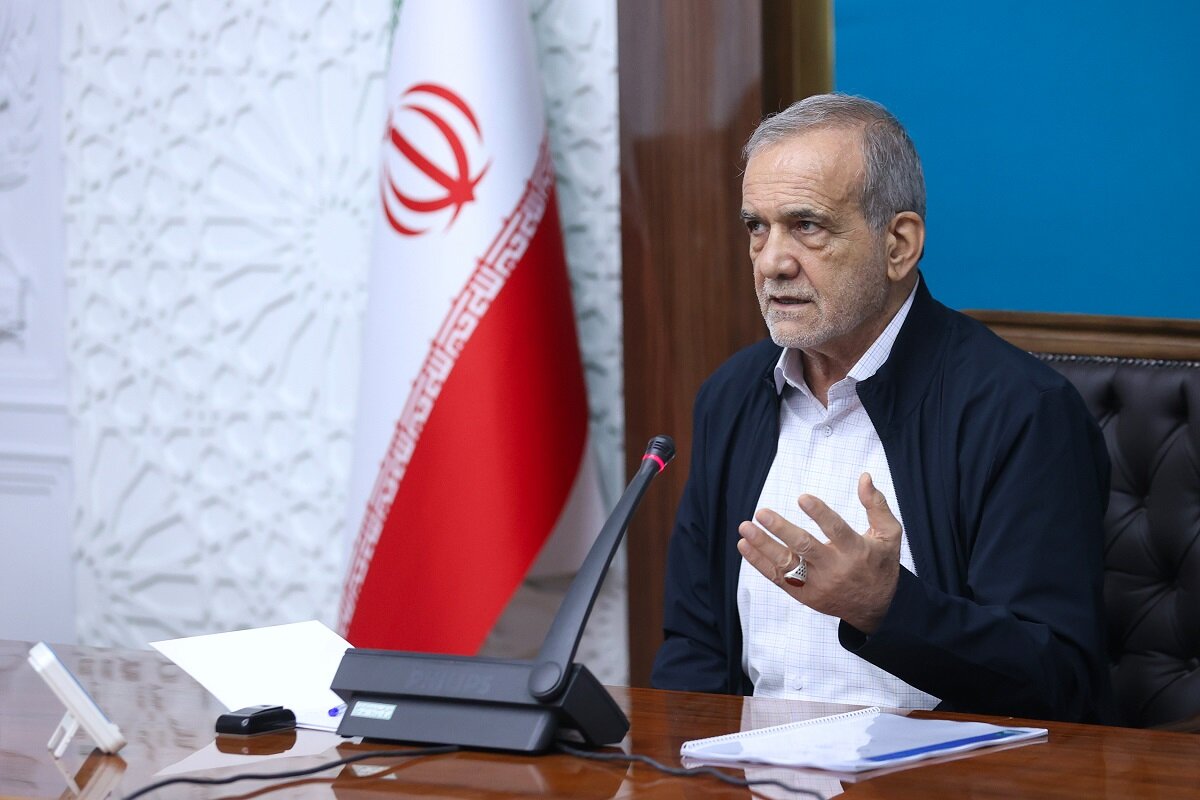 پزشکیان: تفویض اختیارات به مدیران محلی کلید بهبود وضعیت کشور است پزشکیان: تفویض اختیارات به مدیران محلی کلید بهبود وضعیت کشور است