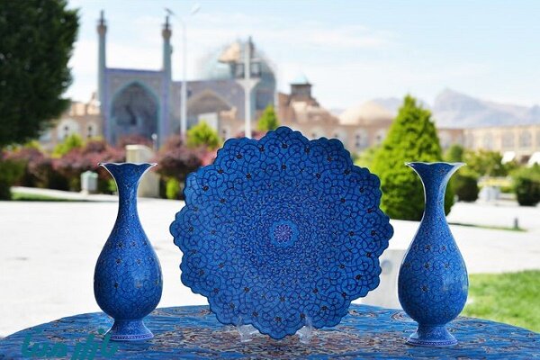 رنگی از آتش و هنر؛ روایت میناکاری اصفهان از دل تاریخ تا جهانی شدن رنگی از آتش و هنر؛ روایت میناکاری اصفهان از دل تاریخ تا جهانی شدن