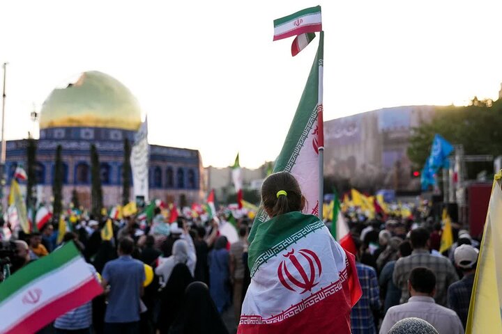 غدیر در میدان مقاومت؛ دلهایی که با هیچ بمب و موشکی از بین نمیرود غدیر در میدان مقاومت؛ دلهایی که با هیچ بمب و موشکی از بین نمیرود