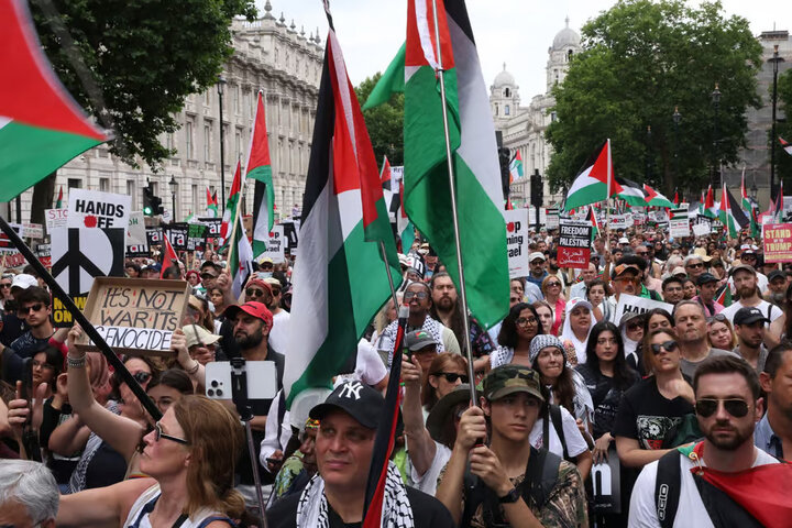 Anti-Zionist protests in UK with Iranian flags + Photos