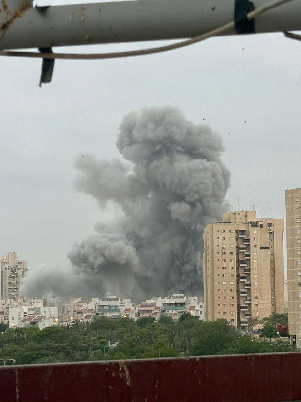 ویرانیهای گسترده در اراضی اشغالی پس از حمله موشکی ایران+ فیلم و عکس