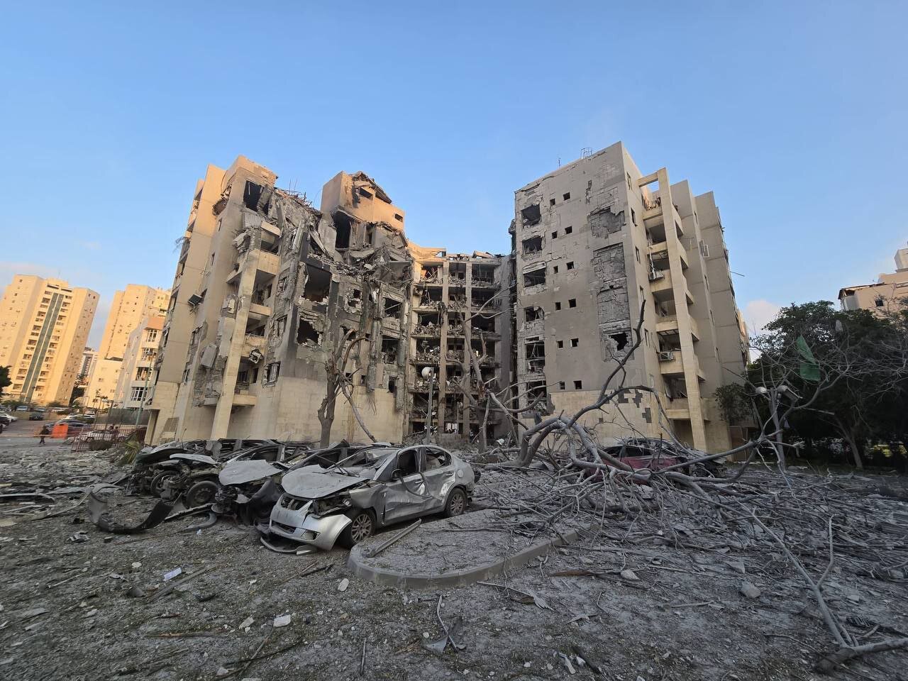 ویرانیهای گسترده در اراضی اشغالی پس از حمله موشکی ایران+ فیلم و عکس