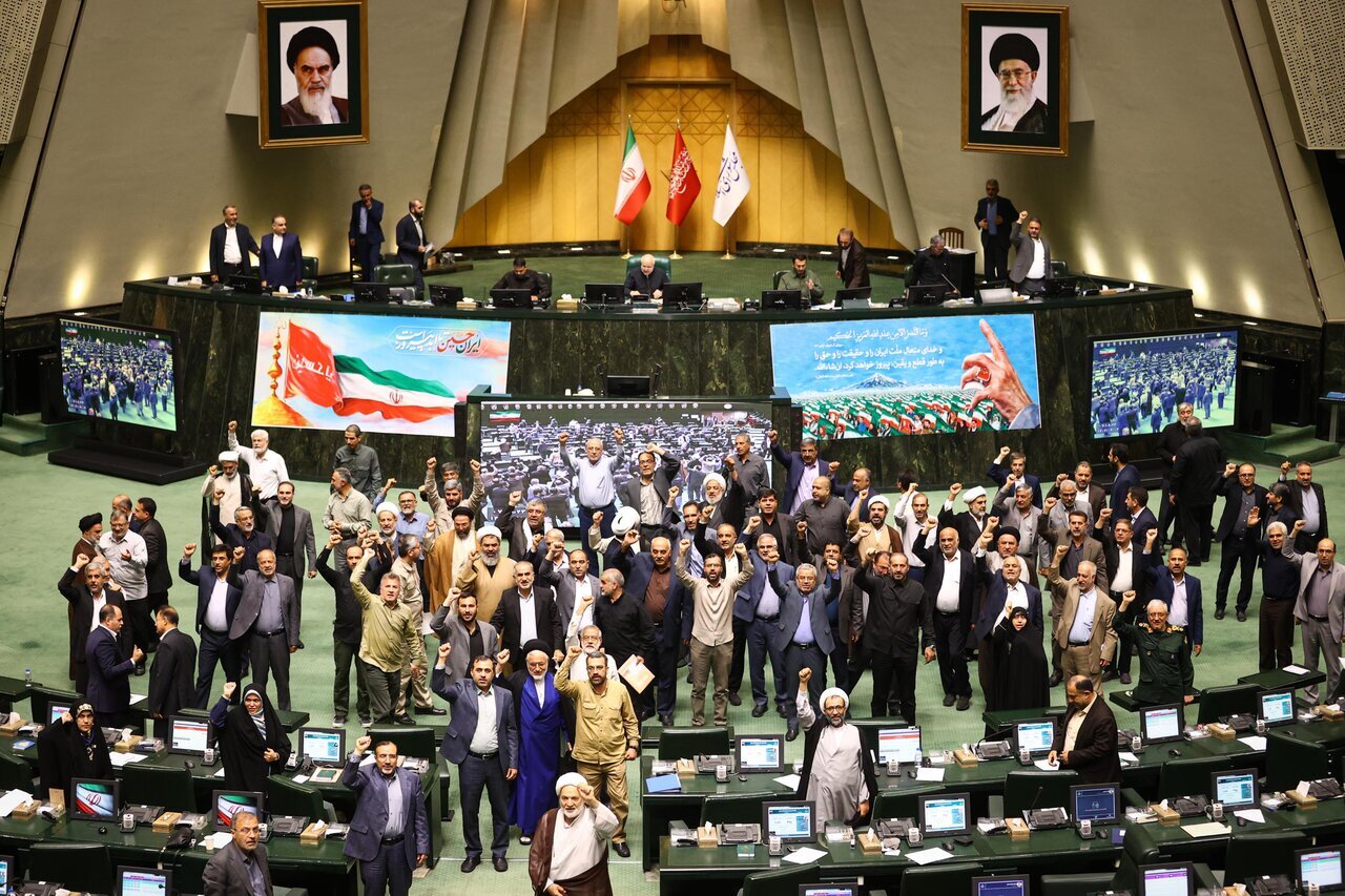 نبرد در میدان قانون؛ نقش بیبدیل مجلس در جنگ ۱۲ روزه نبرد در میدان قانون؛ نقش بیبدیل مجلس در جنگ ۱۲ روزه