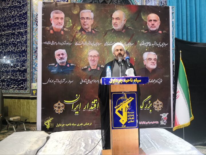 دفاع مقدس یک الگو برای مبارزه با رژیم صهیونیستی و آمریکا است دفاع مقدس یک الگو برای مبارزه با رژیم صهیونیستی و آمریکا است