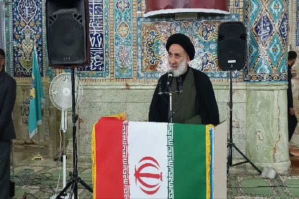 ملت ایران درس استقامت و حقطلبی را از سیدالشهدا (ع) آموخت ملت ایران درس استقامت و حقطلبی را از سیدالشهدا (ع) آموخت