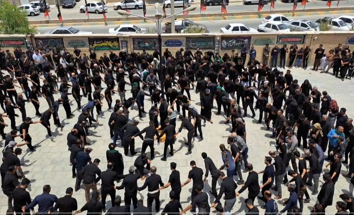 سینهزنی سنتی روز عاشورا در کاکی سینهزنی سنتی روز عاشورا در کاکی