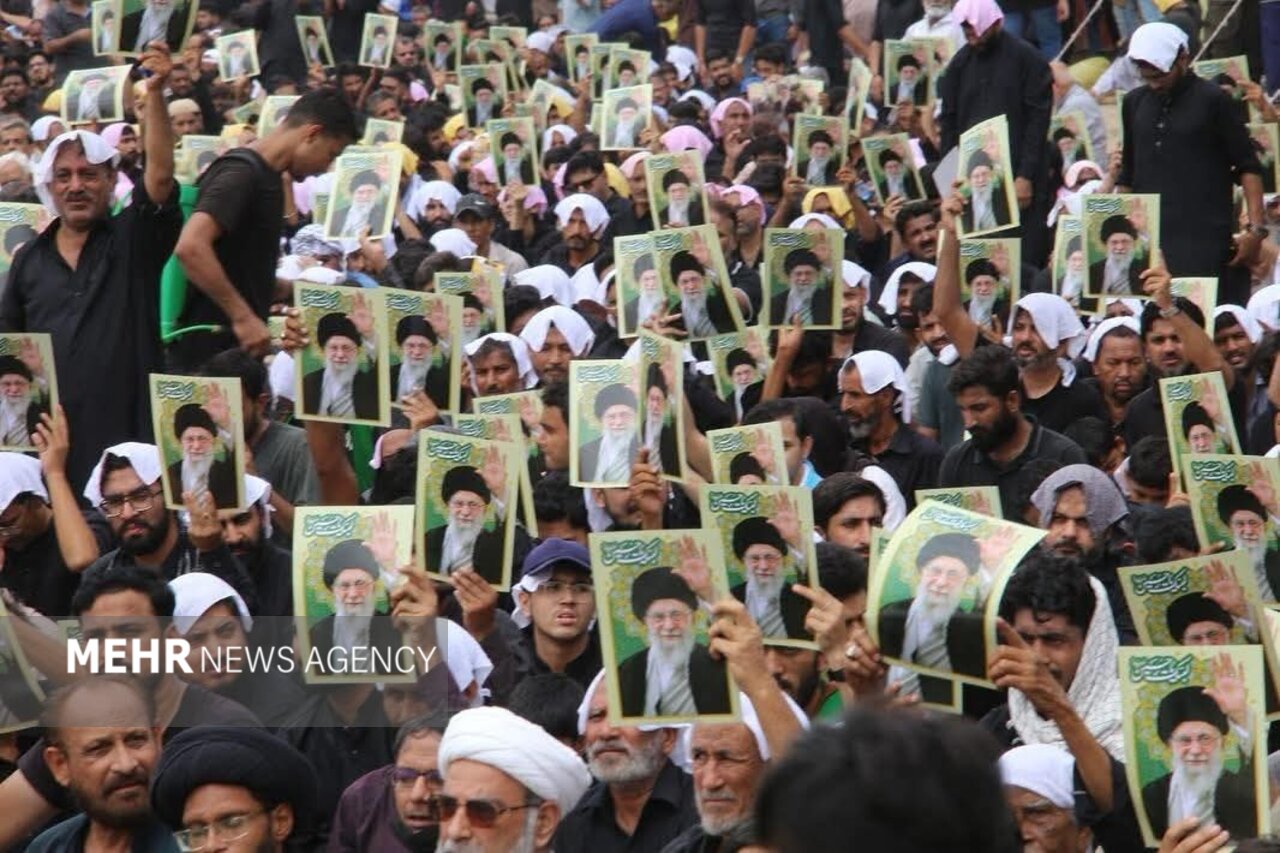 تأييد المعزين الباكستانيين في كراتشي للمقام المعظم للقائد