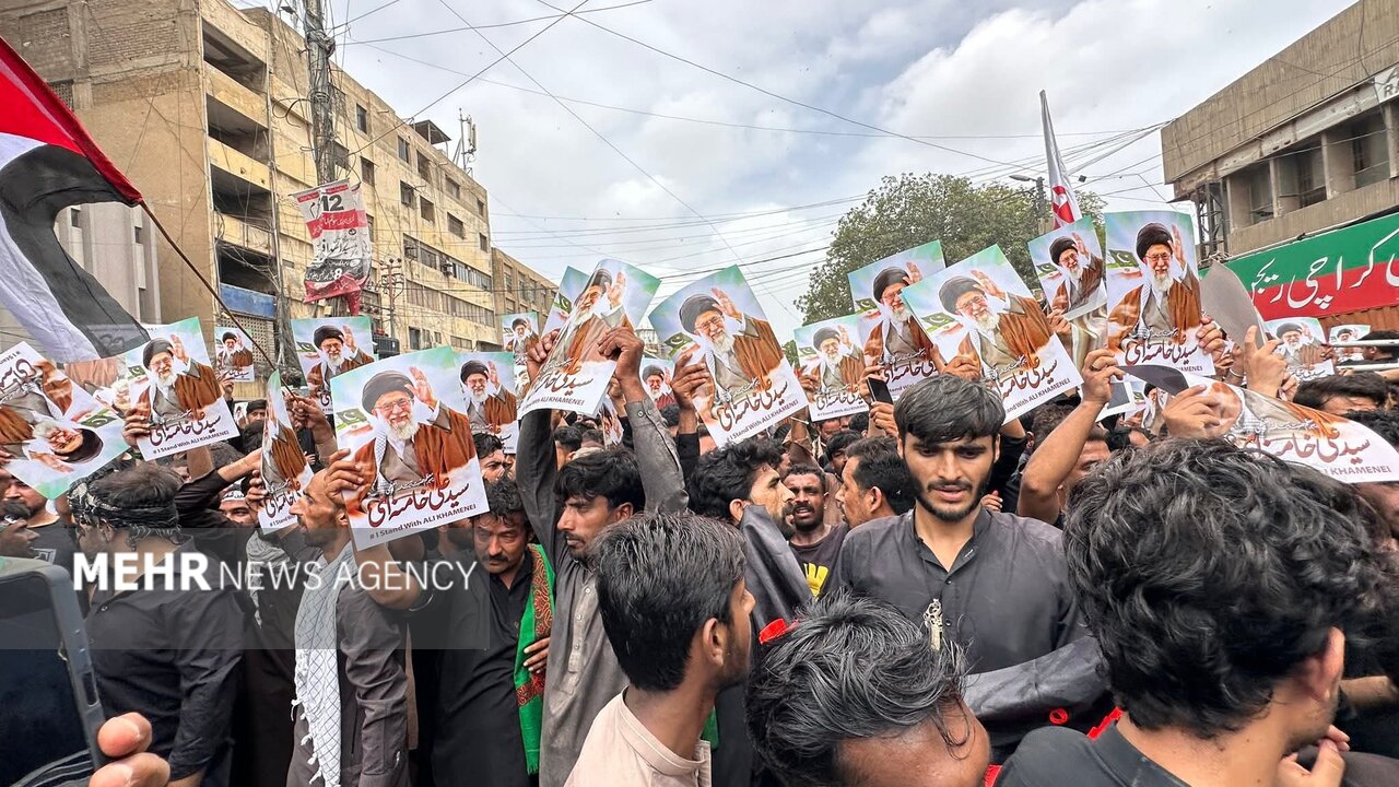 دعم المعزين الباكستانيين في كراتشي لسماحة القائد الأعلى