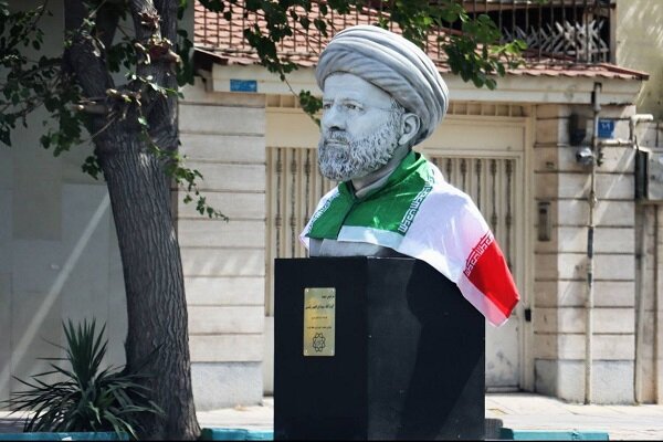 سردیس مشاهیر منطقه ۱۱ مزین به پرچم ایران شد سردیس مشاهیر منطقه ۱۱ مزین به پرچم ایران شد