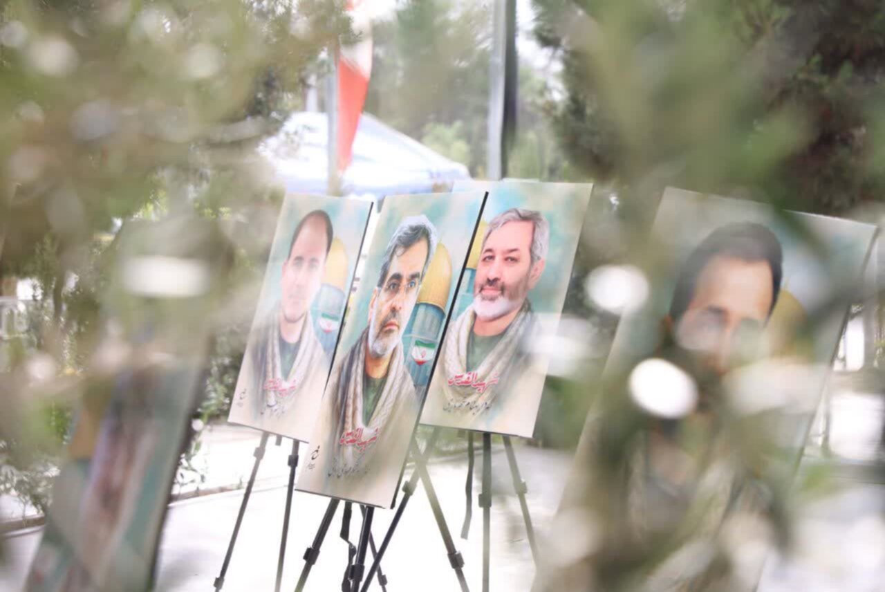 هنرمندان بسیجی یاد شهدای مقاومت را گرامی داشتند هنرمندان بسیجی یاد شهدای مقاومت را گرامی داشتند