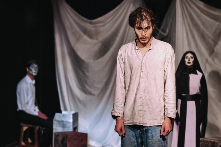 چالشهای اجرای دانشجویی؛ «مهمانسرای دو دنیا» روایتِ در لحظه زیستن است