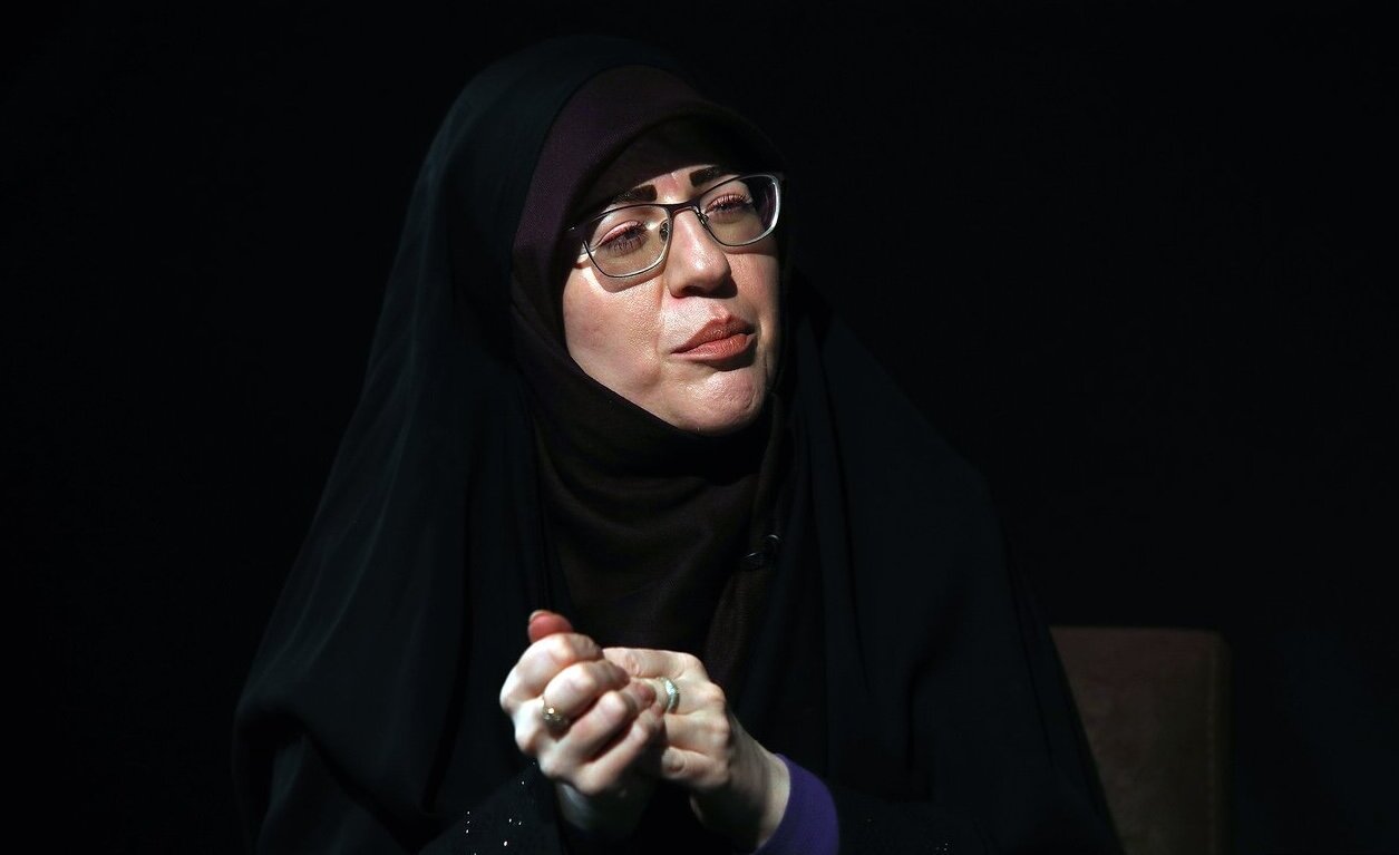 شعر بانوان درباره اربعین ویژگیهایی دارد که در شعر آقایان کمرنگتر است شعر بانوان درباره اربعین ویژگیهایی دارد که در شعر آقایان کمرنگتر است