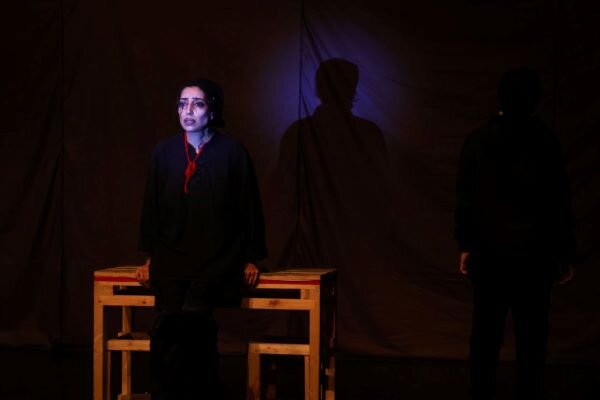 نمایش تبعات جنگ در «یک خراش کوچک»؛ مشکلات تئاتریها مثنوی هفتادمن است!