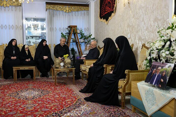 دیدار قالیباف با دو دختر و برادر سپهبد شهید باقری دیدار قالیباف با دو دختر و برادر سپهبد شهید باقری